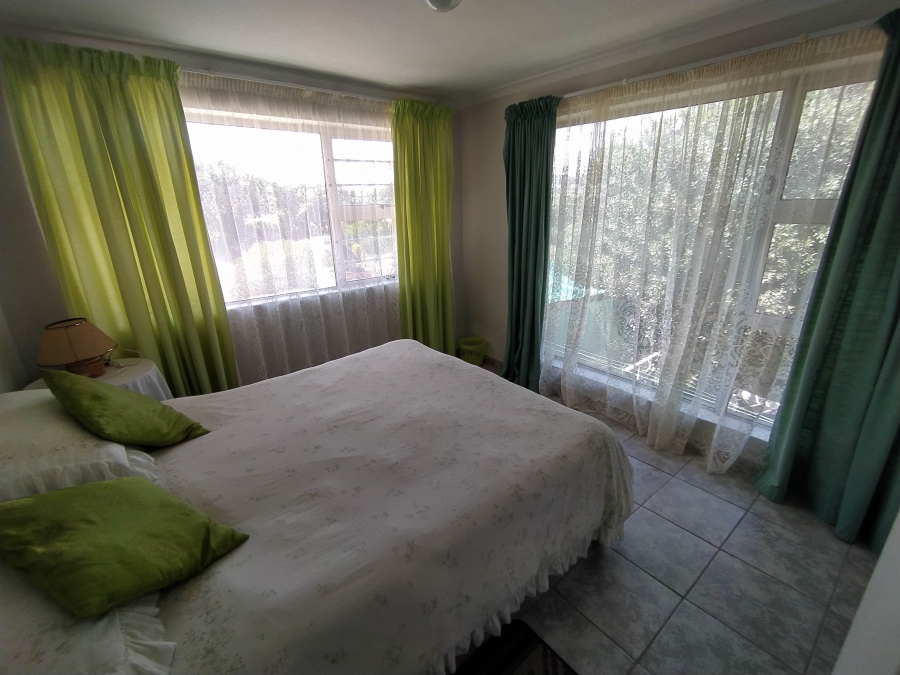 6 Bedroom Property for Sale in De Kelders Western Cape